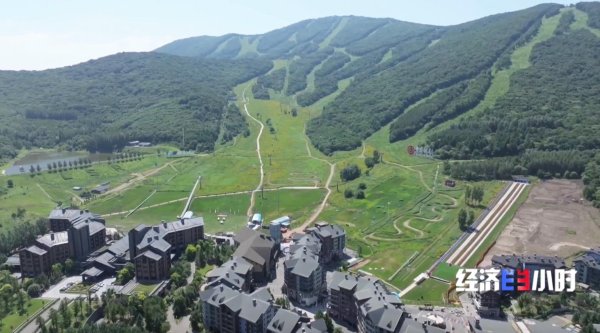 溢诚优配 “清凉经济”火热一夏 滑雪场、溶洞……解锁避暑新玩法